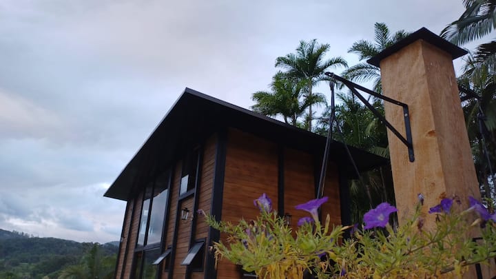 Deck da Cabana Angillyn com vista aberta para o vale